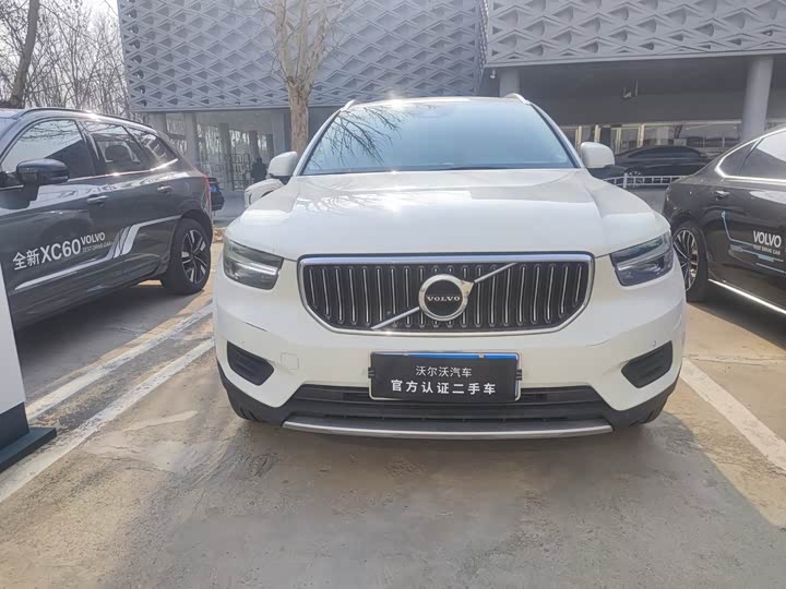 Фото 2 - Volvo XC40