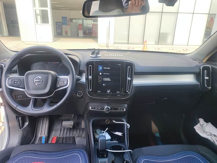 Фото 4 - Volvo XC40