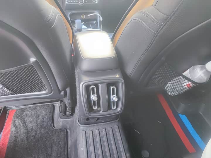 Фото 5 - Volvo XC40