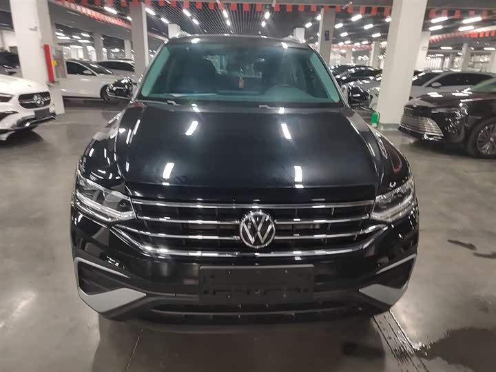Фото 3 - Volkswagen Tiguan L Pro