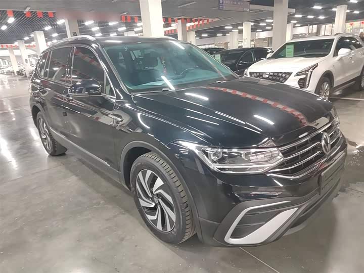 Фото 4 - Volkswagen Tiguan L Pro