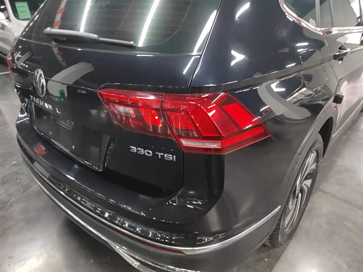 Фото 8 - Volkswagen Tiguan L Pro