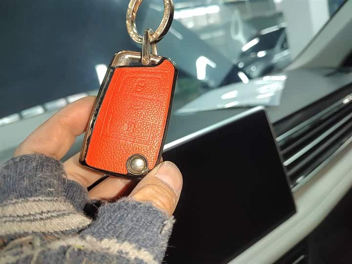 Фото 9 - Volkswagen Tiguan L Pro