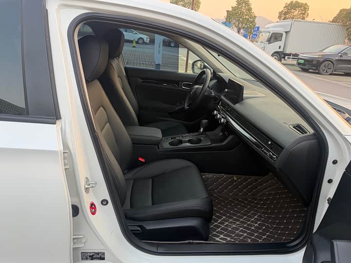 Фото 8 - Honda Civic