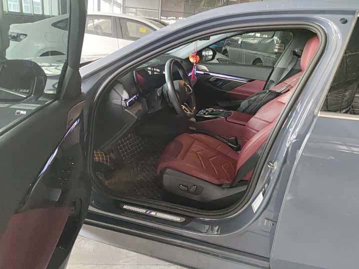 Фото 6 - BMW 5 Series