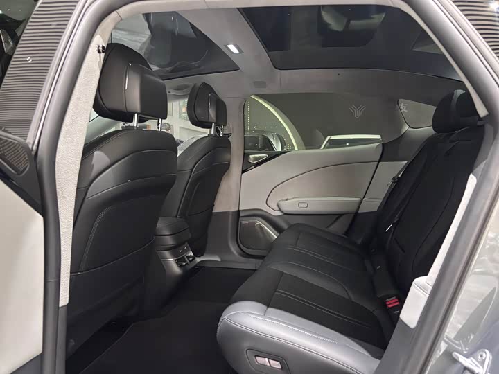 Фото 6 - Zeekr 007