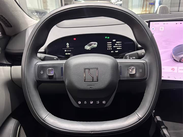 Фото 8 - Zeekr 007