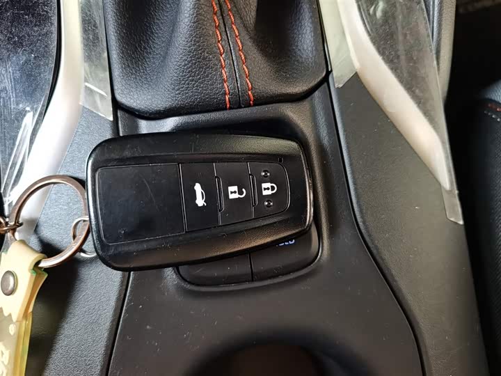 Фото 9 - Toyota Corolla