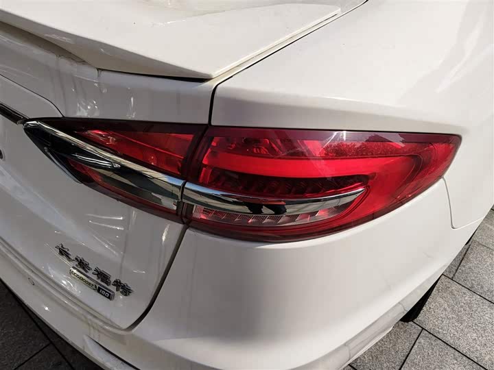 Фото 8 - Ford Mondeo