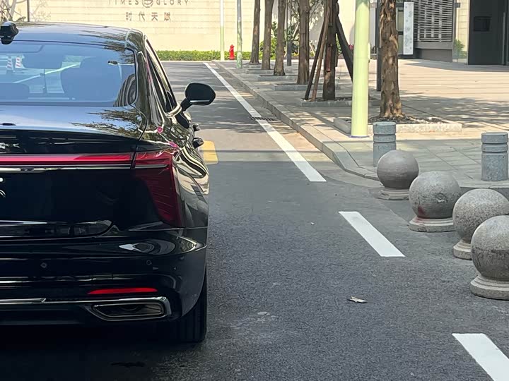 Фото 8 - Hongqi H5