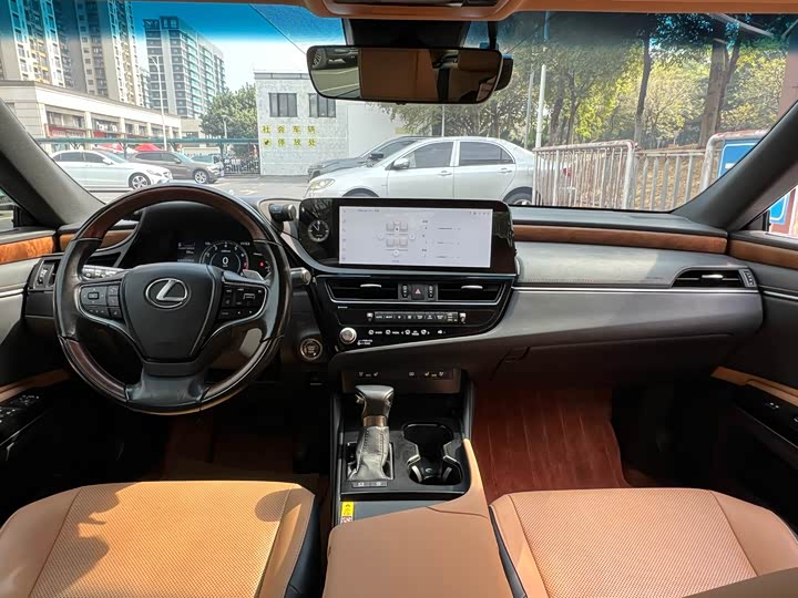 Фото 6 - Lexus ES