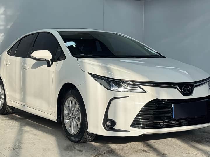 Фото 3 - Toyota Corolla