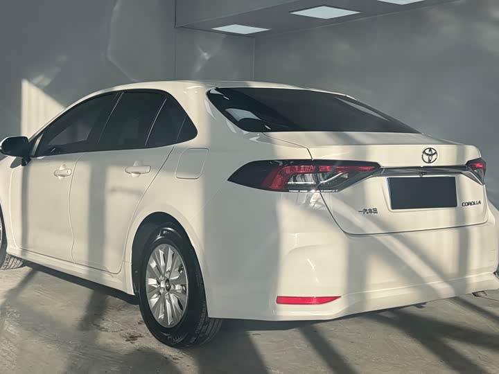 Фото 4 - Toyota Corolla