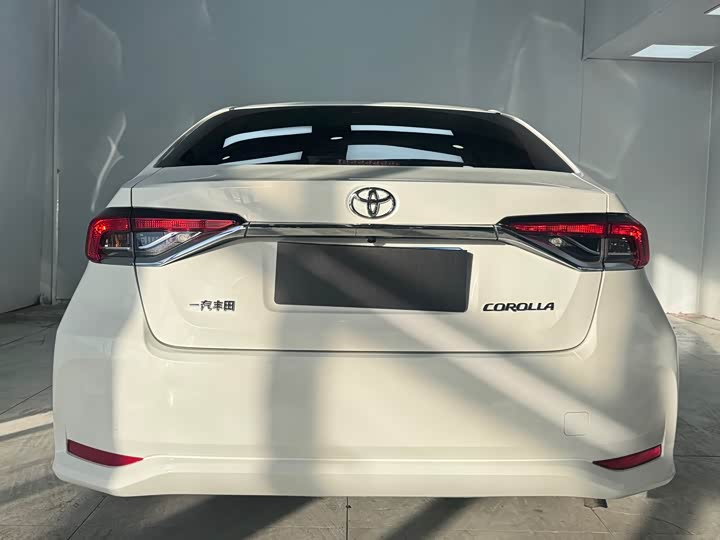 Фото 5 - Toyota Corolla