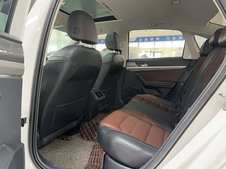 Фото 7 - Volkswagen Lavida