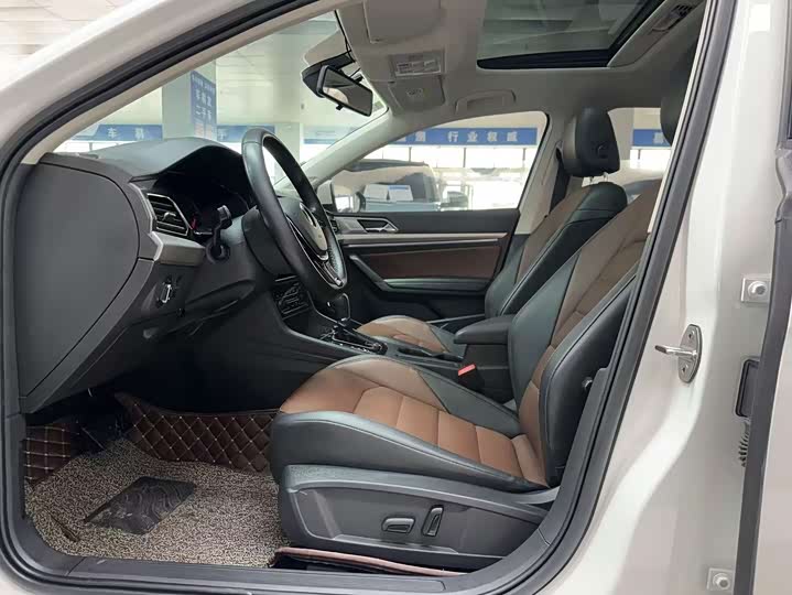 Фото 8 - Volkswagen Lavida