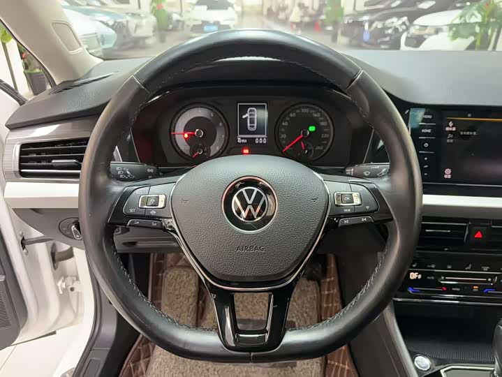 Фото 9 - Volkswagen Lavida
