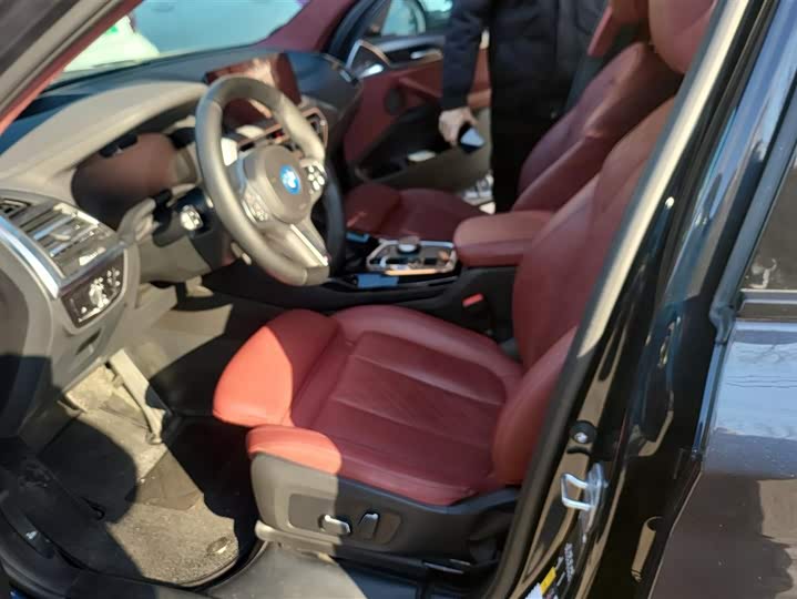 Фото 9 - BMW iX3