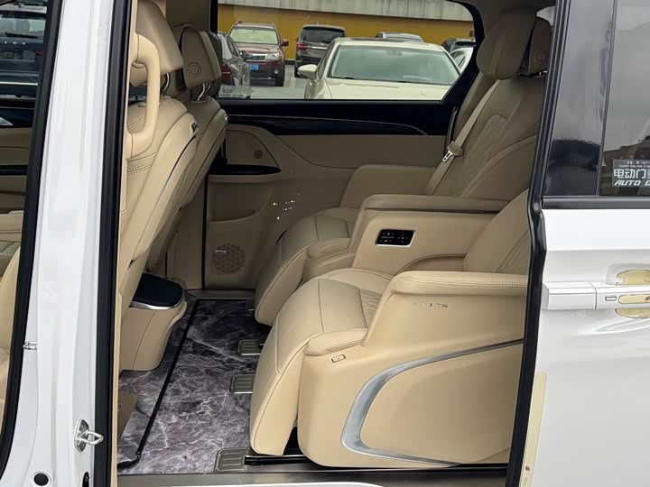 Фото 7 - Buick GL8 ES