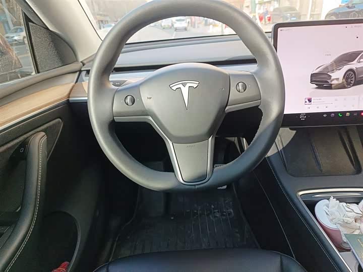 Фото 3 - Tesla Model Y