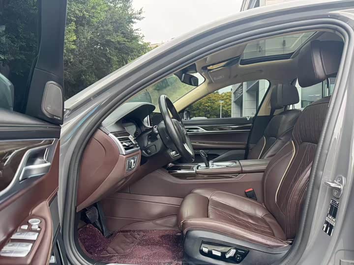 Фото 3 - BMW 7 Series