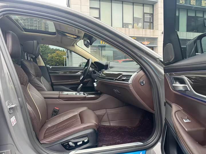 Фото 4 - BMW 7 Series