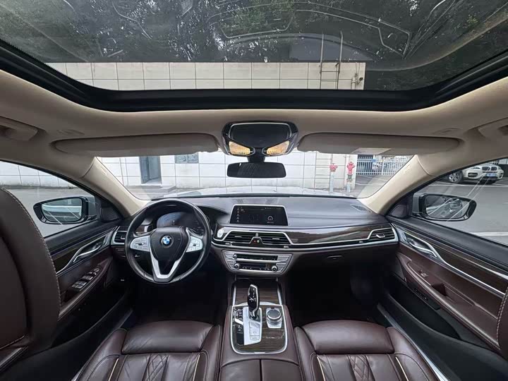 Фото 5 - BMW 7 Series