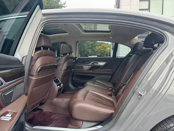 Фото 6 - BMW 7 Series