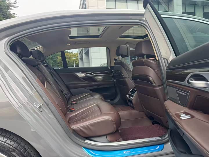 Фото 7 - BMW 7 Series