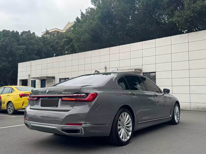 Фото 8 - BMW 7 Series