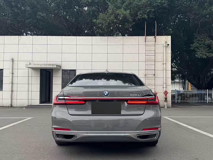 Фото 9 - BMW 7 Series