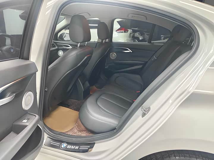 Фото 9 - BMW 1 Series