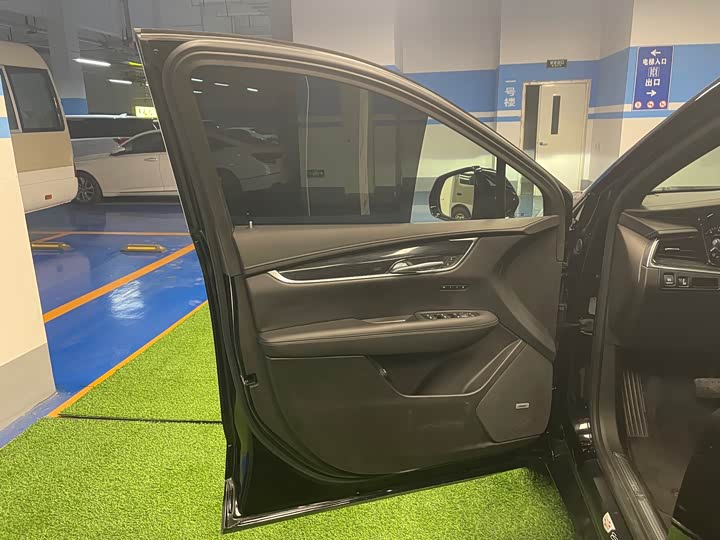 Фото 9 - Cadillac XT5