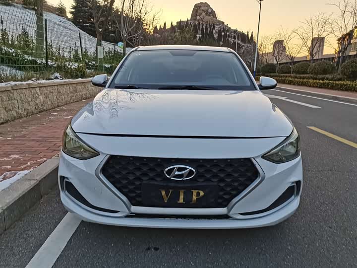 Фото 2 - Hyundai Celesta