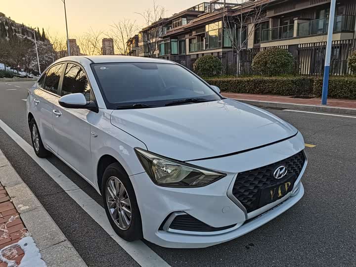 Фото 3 - Hyundai Celesta