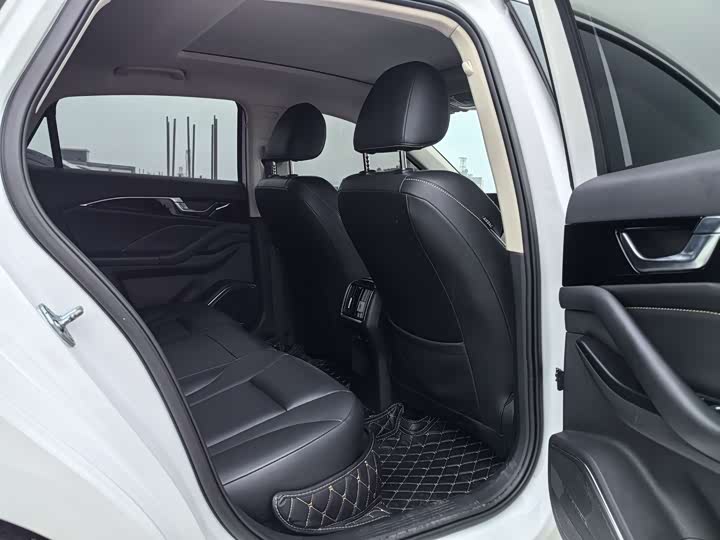 Фото 8 - Bestune B70