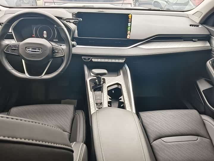 Фото 4 - Geely Preface