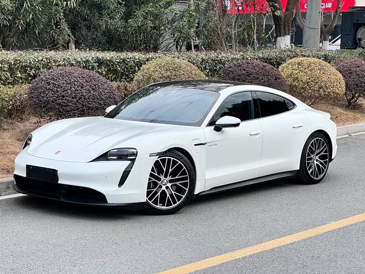 Фото 1 - Porsche Taycan