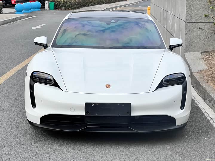 Фото 2 - Porsche Taycan