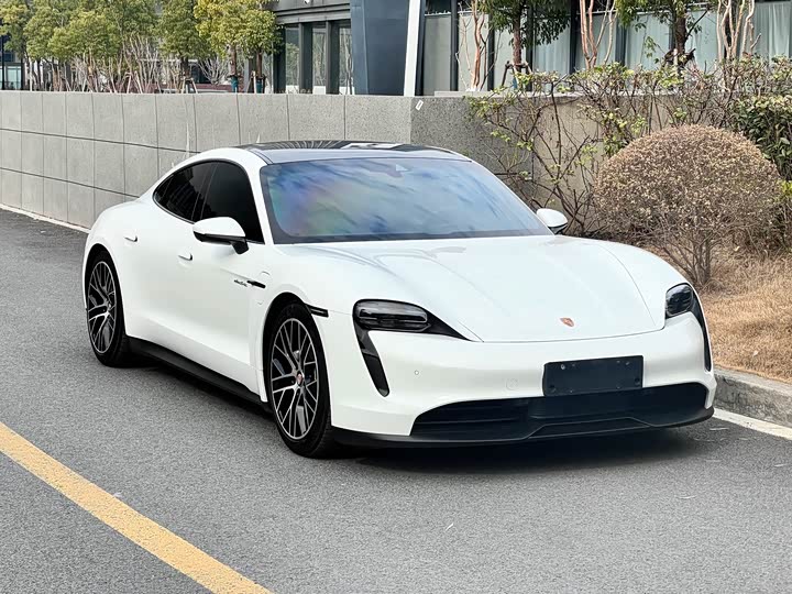 Фото 3 - Porsche Taycan