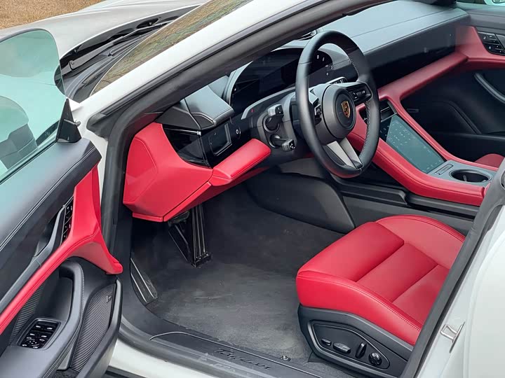 Фото 4 - Porsche Taycan