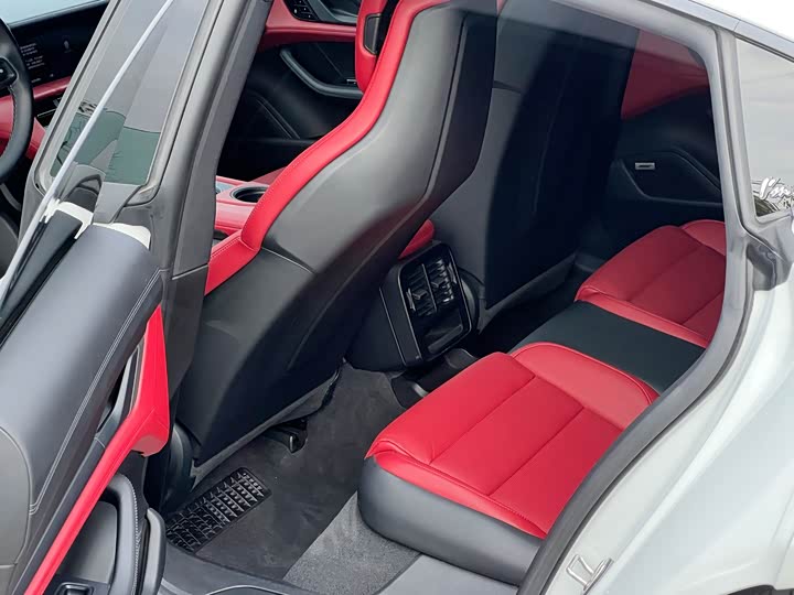 Фото 8 - Porsche Taycan