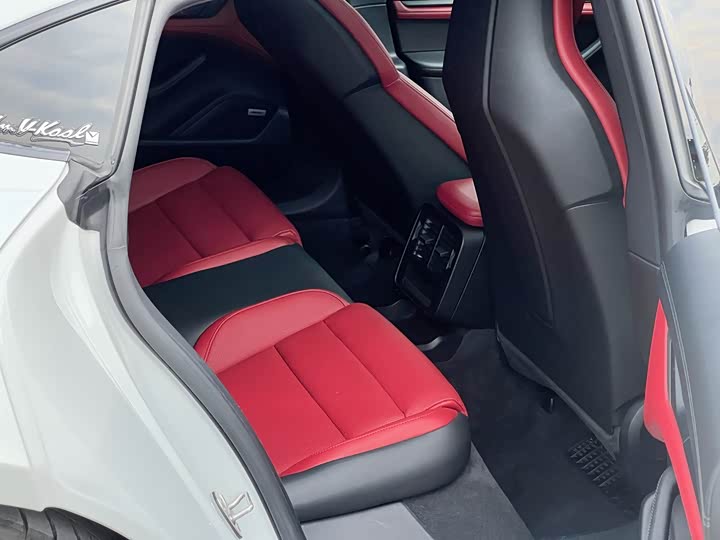 Фото 9 - Porsche Taycan