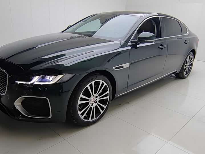 Фото 1 - Jaguar XF L