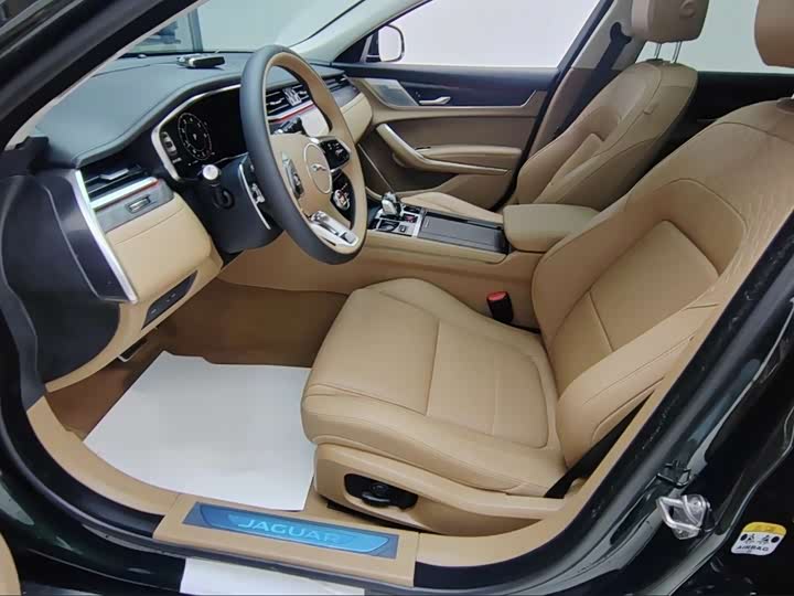 Фото 5 - Jaguar XF L