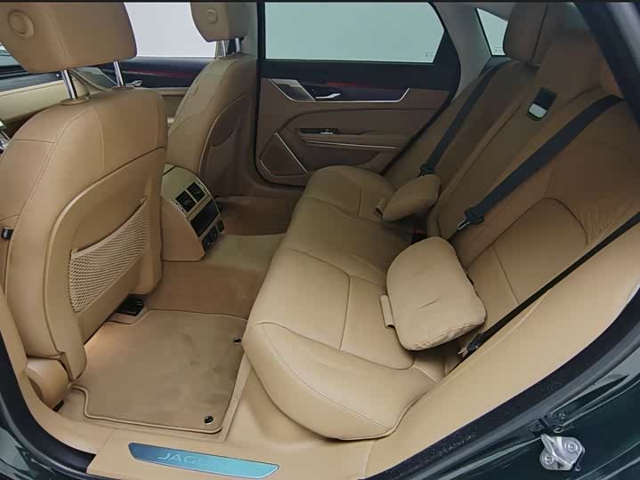 Фото 8 - Jaguar XF L