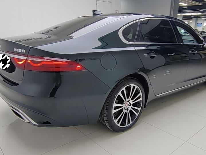 Фото 9 - Jaguar XF L