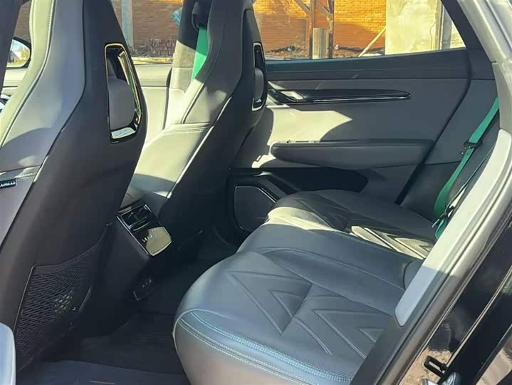 Фото 7 - Zeekr 001