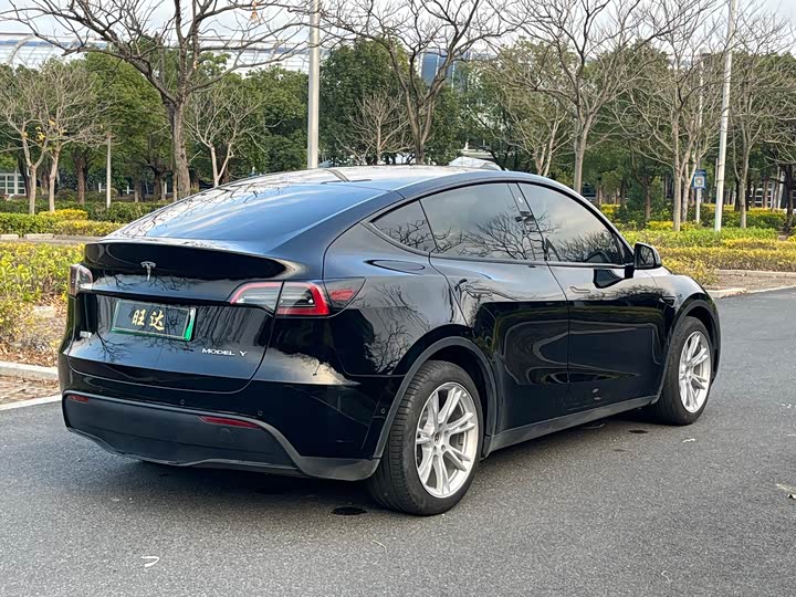 Фото 9 - Tesla Model Y