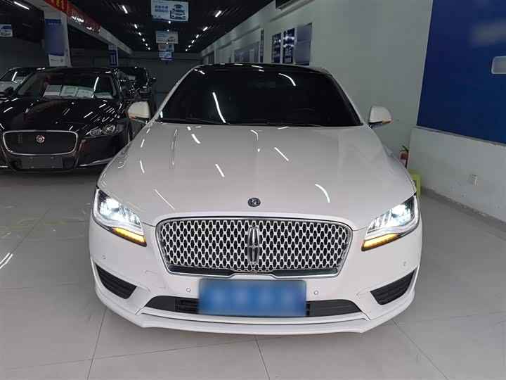 Фото 3 - Lincoln MKZ